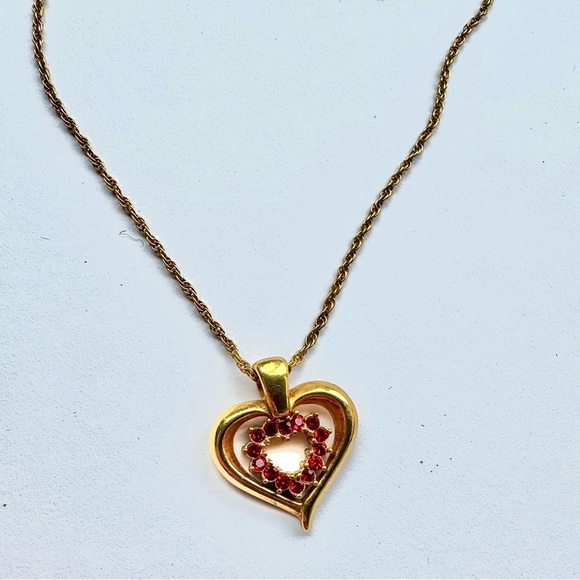 Stunning Gold Tone Necklace Double Heart Pendant Ruby Red Rhinestones VTG Y2K - Picture 1 of 5